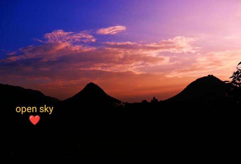 فندق Veera S Hostel