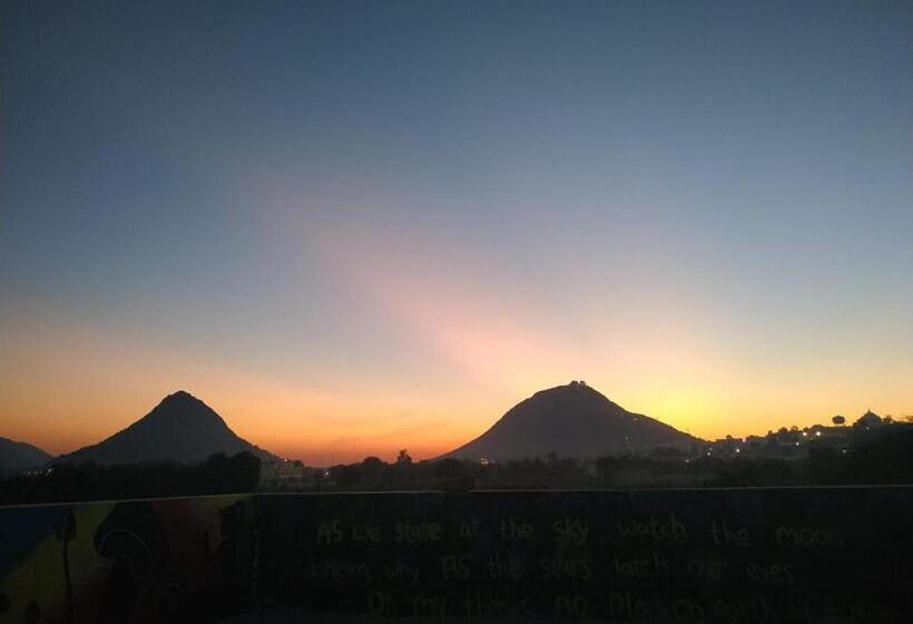 فندق Veera S Hostel