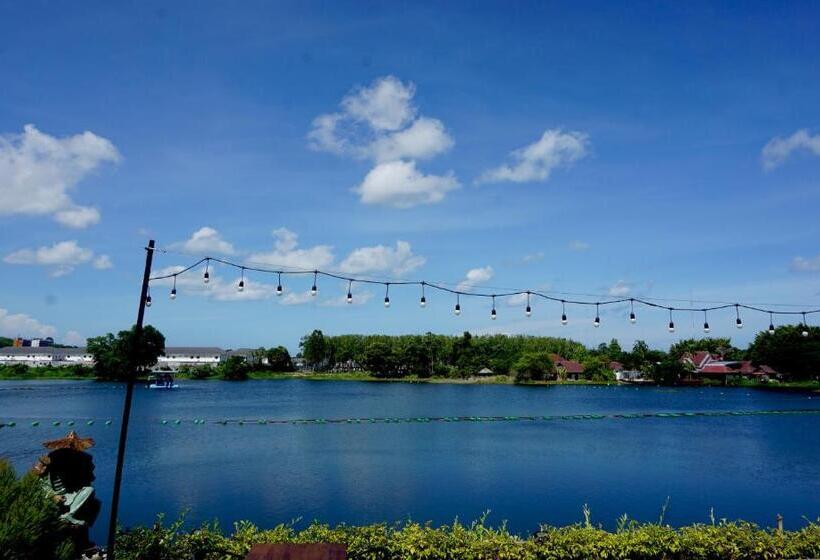 استراحتگاه The Lake Chalong Hotel Sha Plus