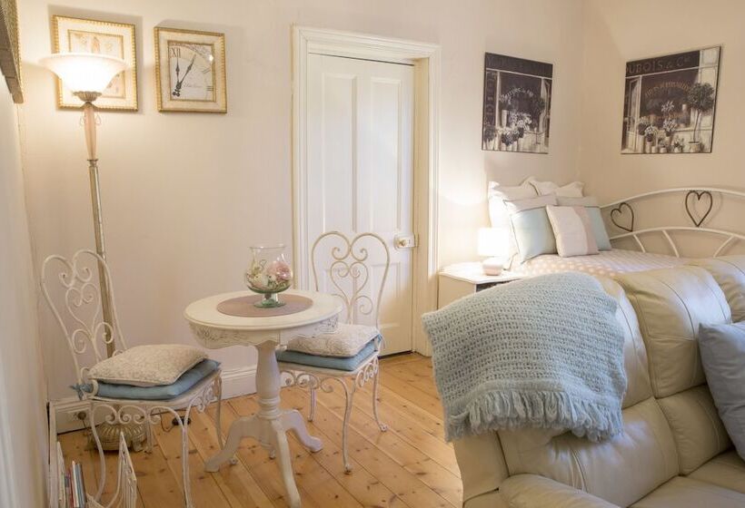 Azalea Cedar Rose Barossa Valley Villa