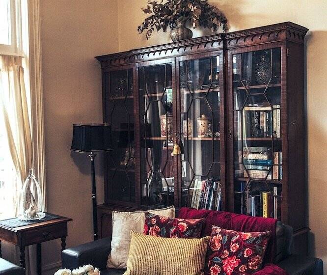 Cygnet Old Bank B & B Cafe & Gift Store