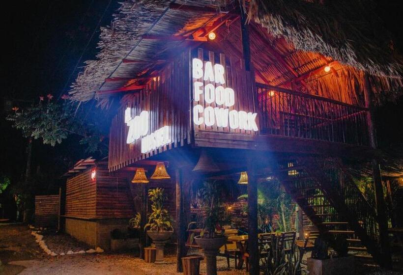 El Zoo Hostel, Bar & Pool