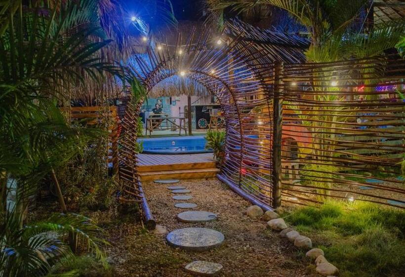 El Zoo Hostel, Bar & Pool