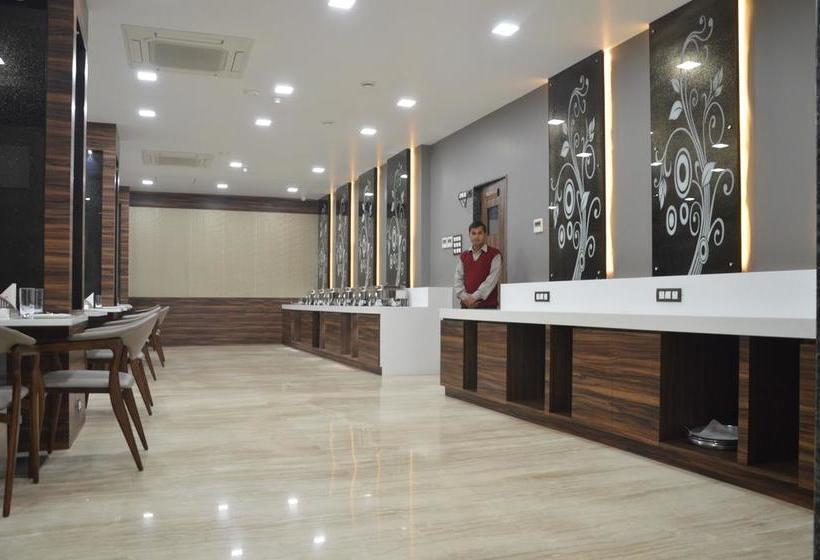 בית מלון כפרי Amrapali Residency