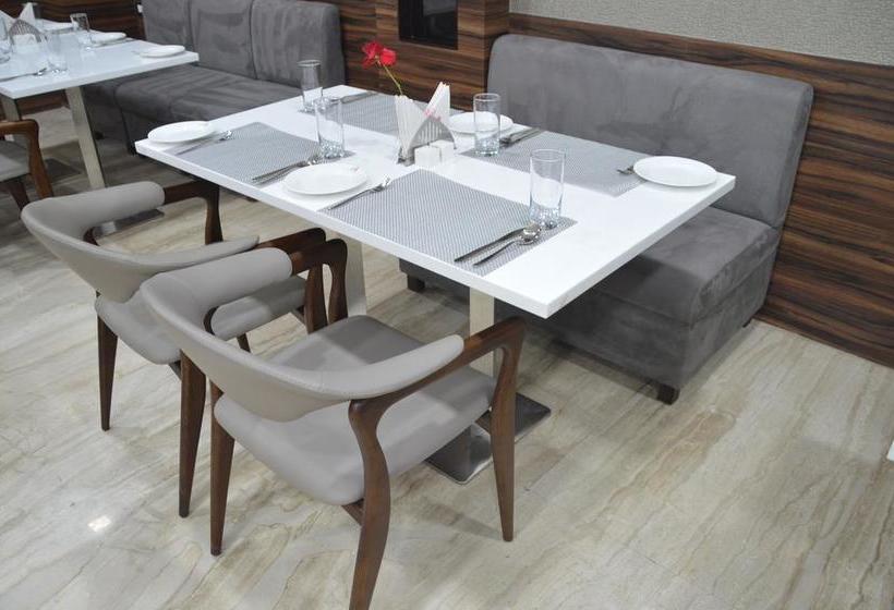 בית מלון כפרי Amrapali Residency