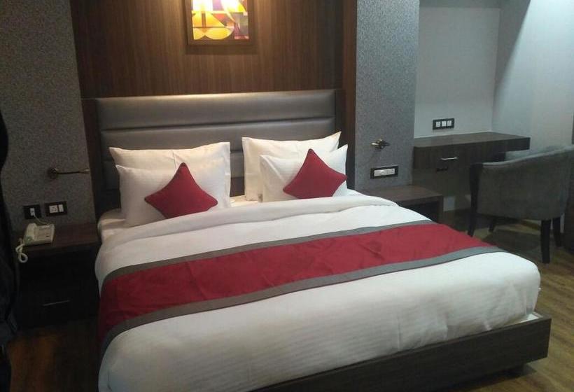 בית מלון כפרי Amrapali Residency