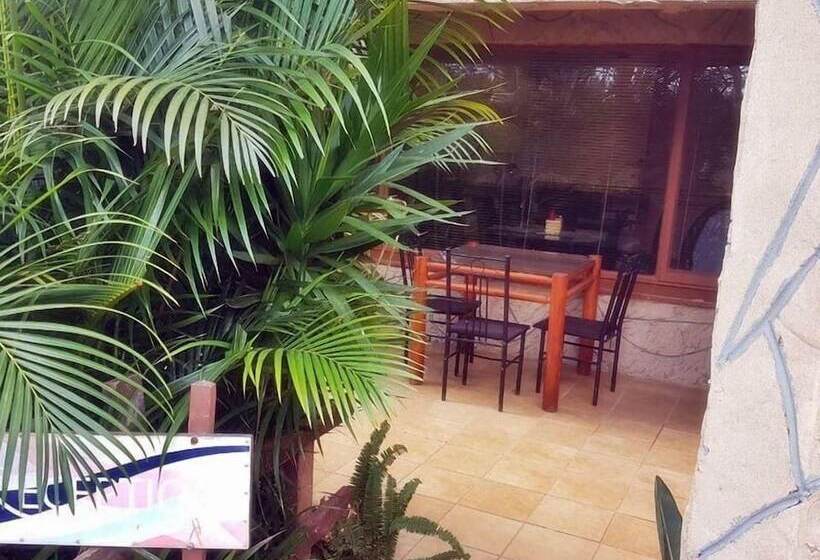 בית מלון כפרי Asante Sana Guesthouse