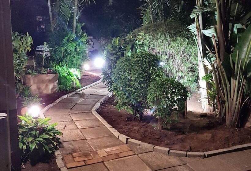 בית מלון כפרי Asante Sana Guesthouse