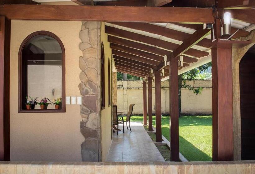 هتل By Armonía Santa Cruz