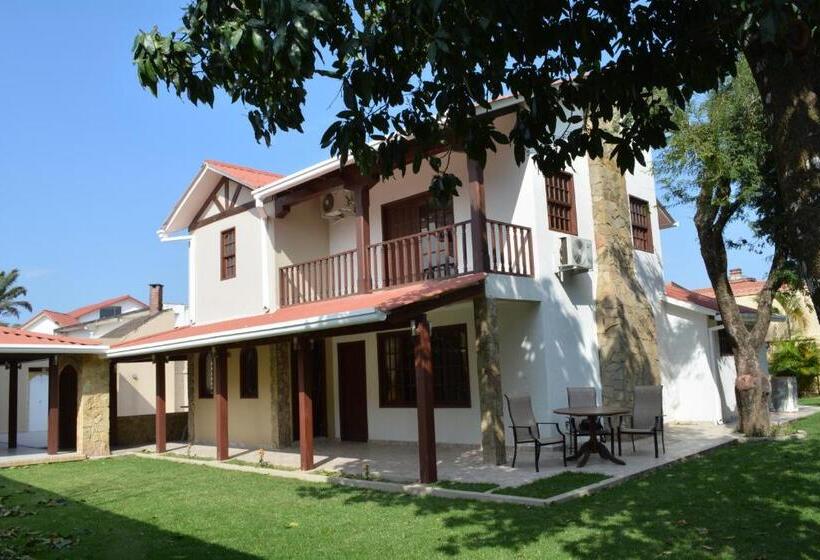 هتل By Armonía Santa Cruz