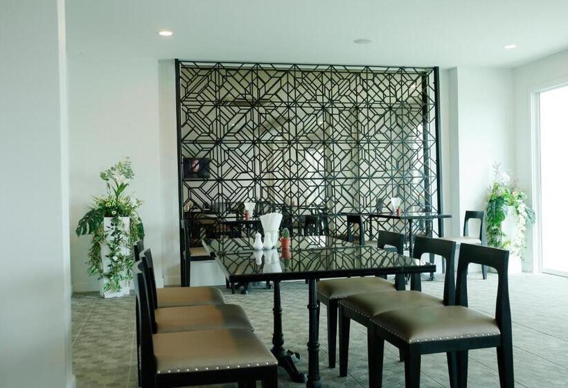 Отель Chada@nakhon