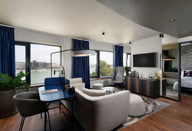 ホテル Clark Budapest   Adults Only