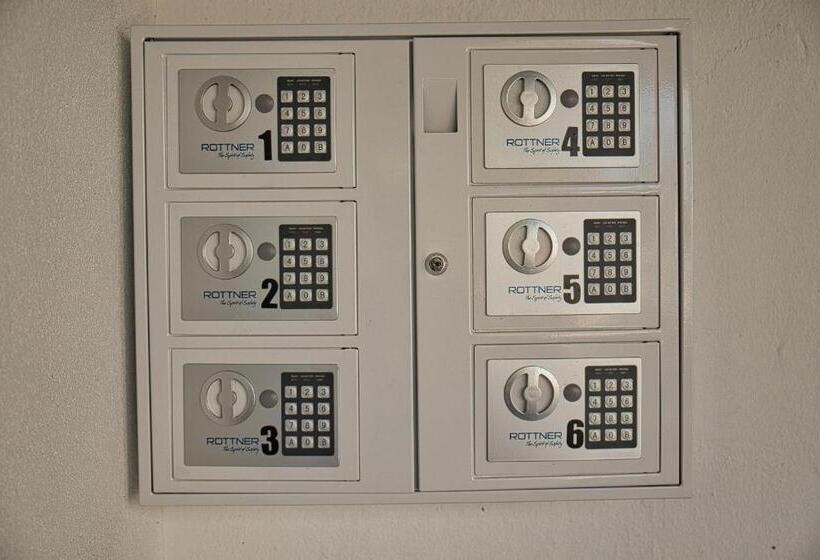 فندق Garni Ilys Inn