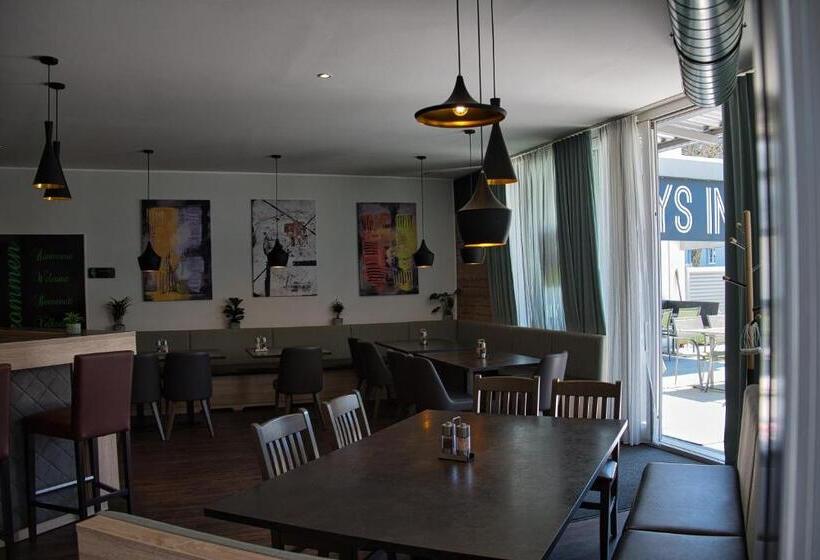 فندق Garni Ilys Inn