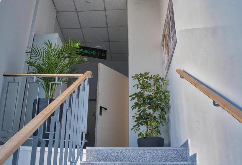 فندق Garni Ilys Inn