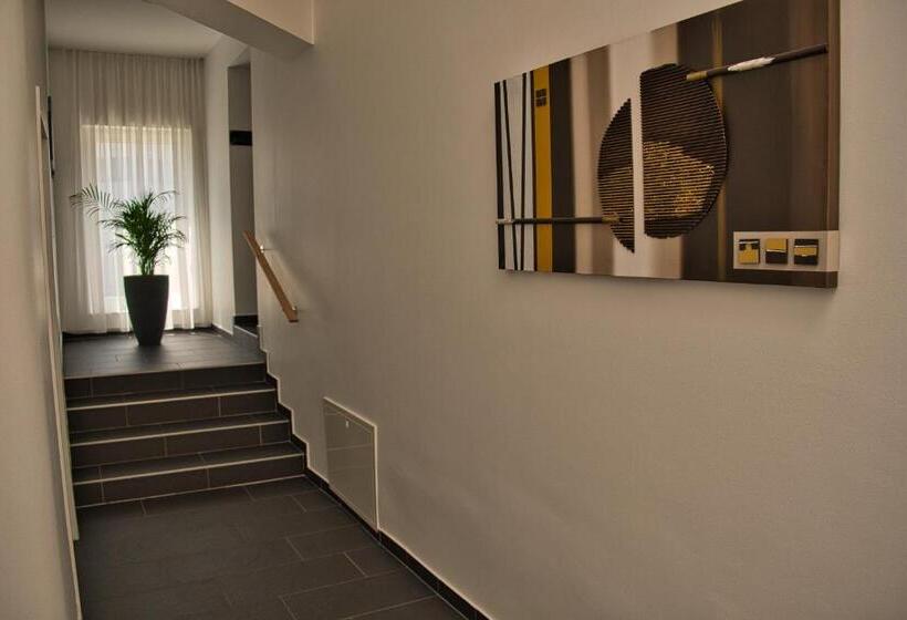 فندق Garni Ilys Inn