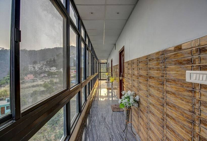 בית מלון כפרי Himalayan View
