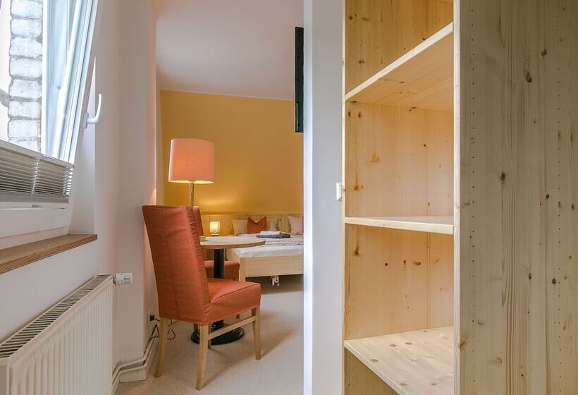 Отель Johnsburg