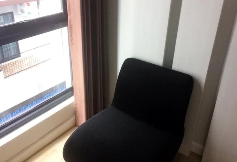 Отель Luxsna Residence