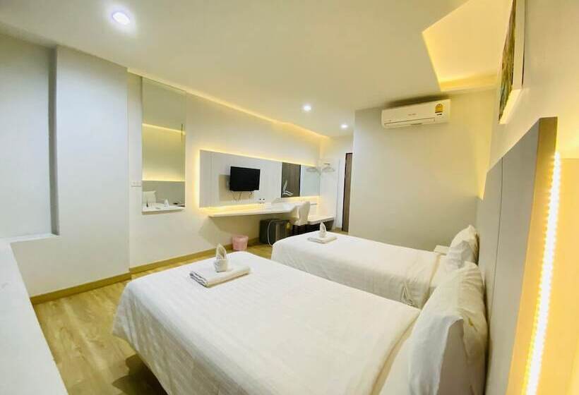 Отель Luxsna Residence