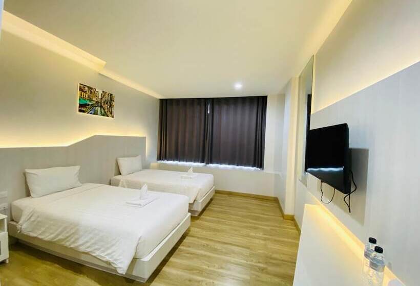 Отель Luxsna Residence