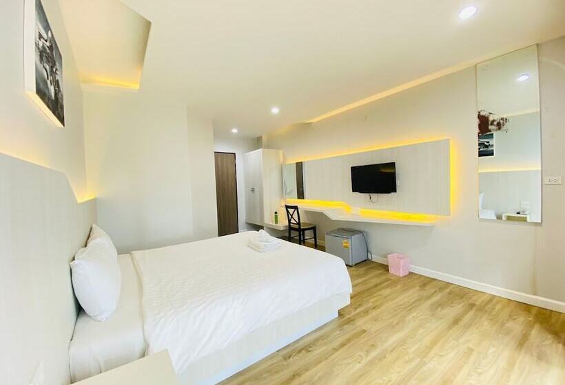 Отель Luxsna Residence