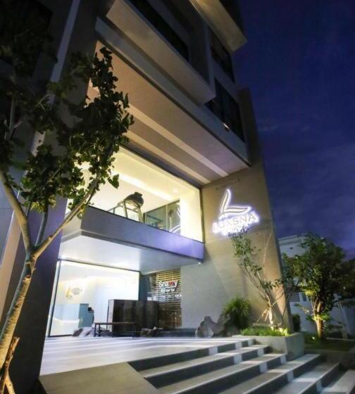 Отель Luxsna Residence