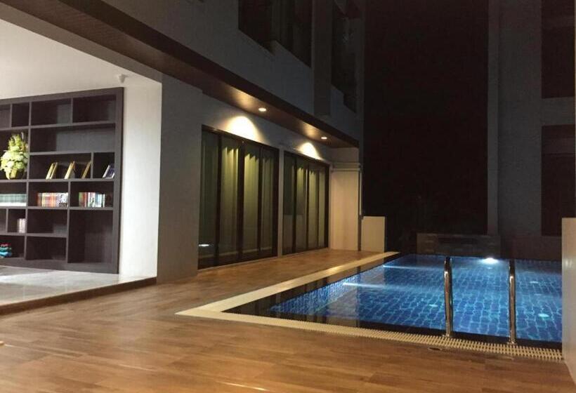 Отель Luxsna Residence