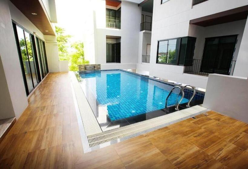 Отель Luxsna Residence