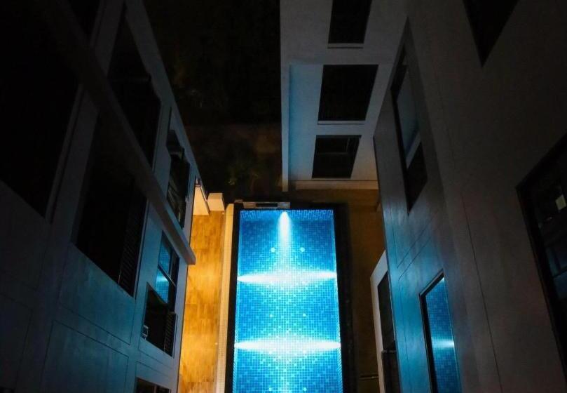 Отель Luxsna Residence