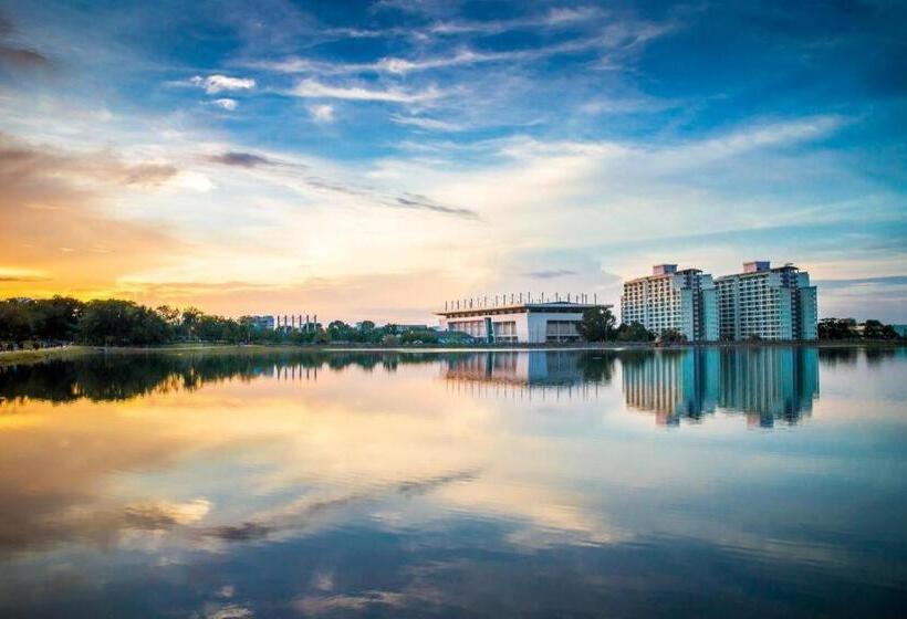 Отель Luxsna Residence