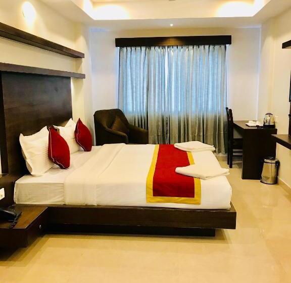 בית מלון כפרי Regalia Inn &suites