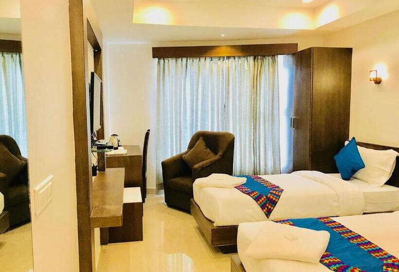 בית מלון כפרי Regalia Inn &suites