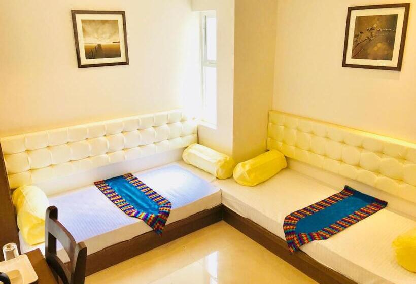 בית מלון כפרי Regalia Inn &suites