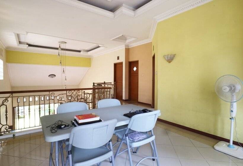 Maharani Guesthouse Tebet Syariah Hostel