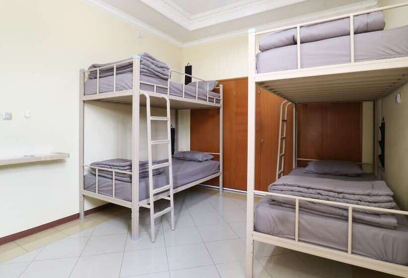 Maharani Guesthouse Tebet Syariah Hostel