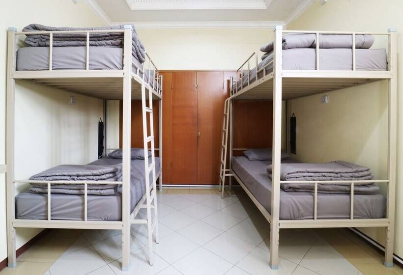 Maharani Guesthouse Tebet Syariah Hostel