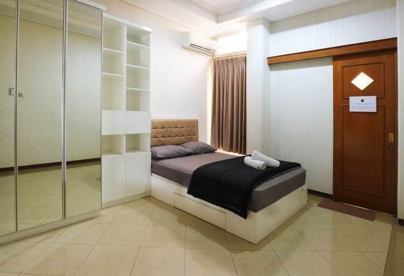 Maharani Guesthouse Tebet Syariah Hostel