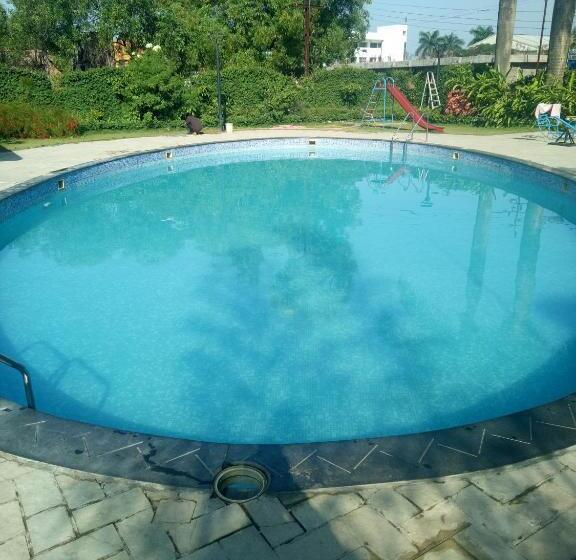 호텔 Ashwin Igatpuri, Pure Veg & Jain Food