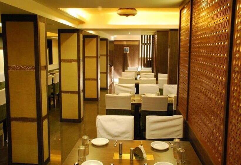 호텔 Ashwin Igatpuri, Pure Veg & Jain Food