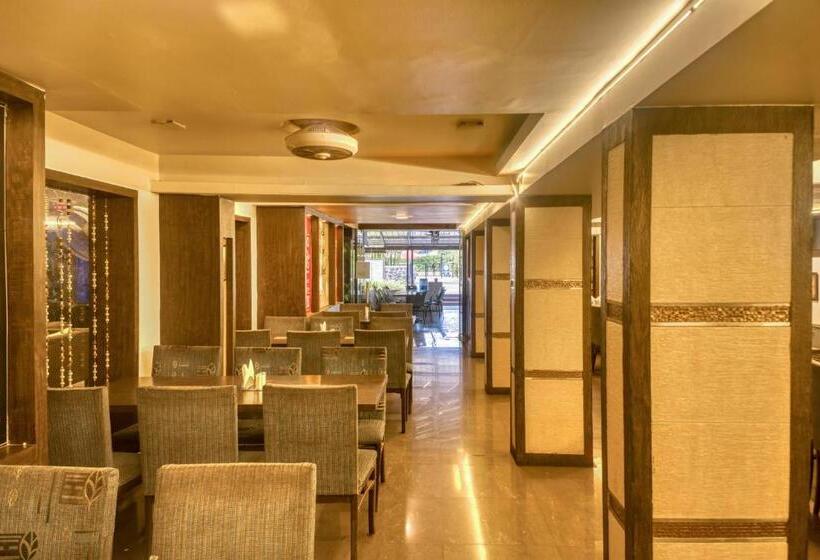 호텔 Ashwin Igatpuri, Pure Veg & Jain Food