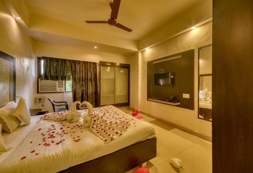 בית מלון כפרי Ashwin Igatpuri, Pure Veg & Jain Food