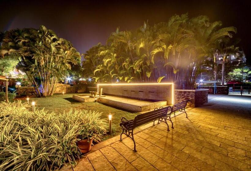 בית מלון כפרי Ashwin Igatpuri, Pure Veg & Jain Food