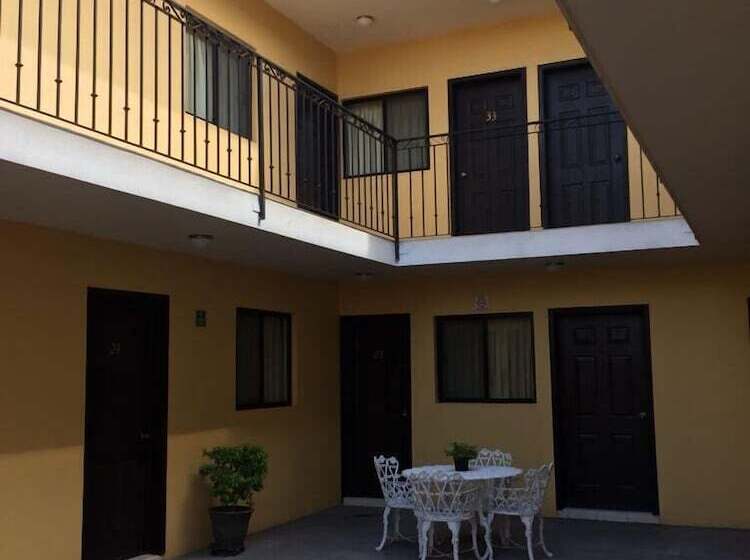 فندق Flores Hills