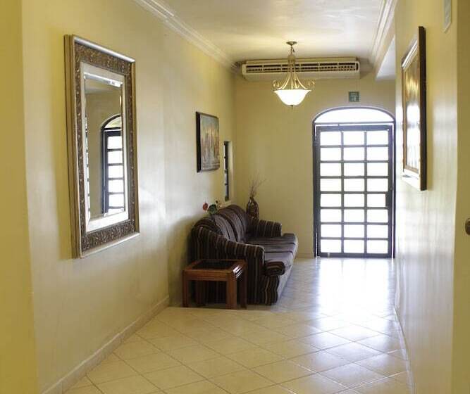 فندق Flores Hills