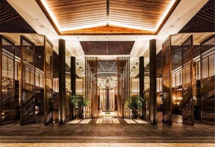 Отель Howard Johnson Hot Spring Resort Anshun