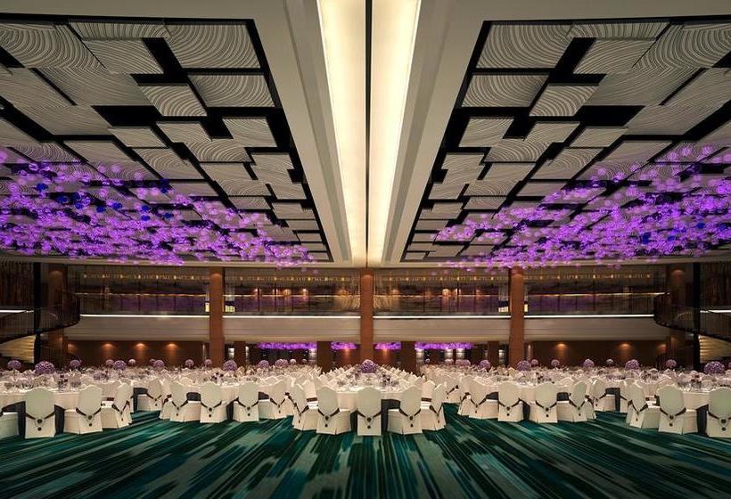 Отель Howard Johnson Hot Spring Resort Anshun