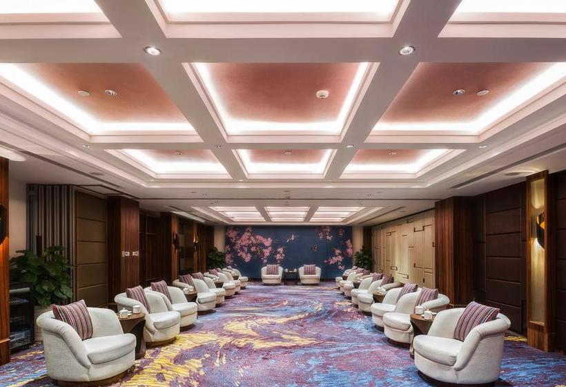 Отель Howard Johnson Hot Spring Resort Anshun