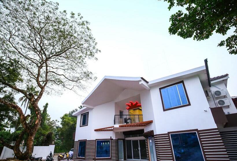 هتل Oyo 10152 Rail View Residency