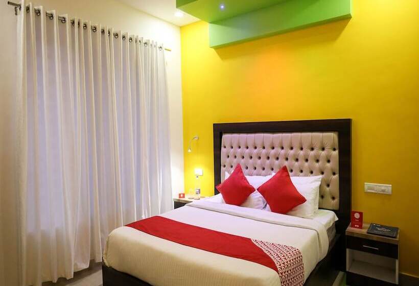 هتل Oyo 10152 Rail View Residency